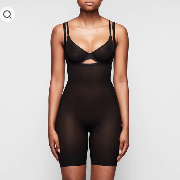 Skims - Picture 6 of 8